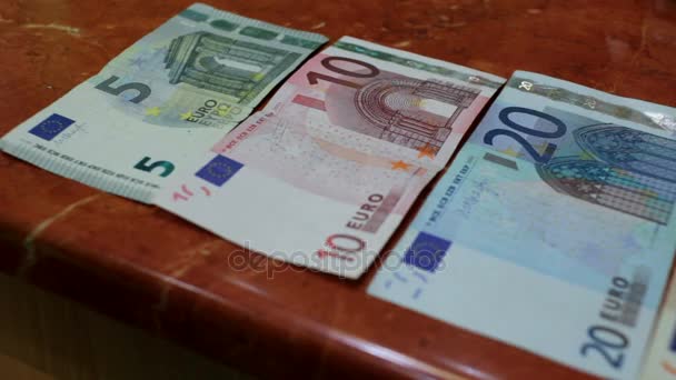 notas de moeda europeia ordenadas
 - Filmagem, Vídeo