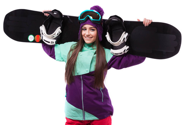 Hübsche Frau hält Snowboard auf Haltern - Foto, Bild