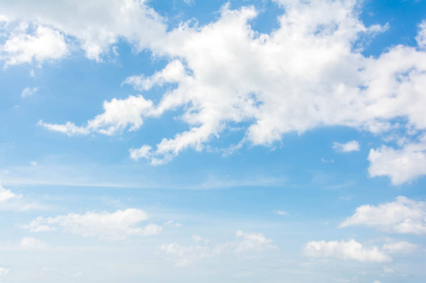 nubes en el cielo azul  - Foto, Imagen