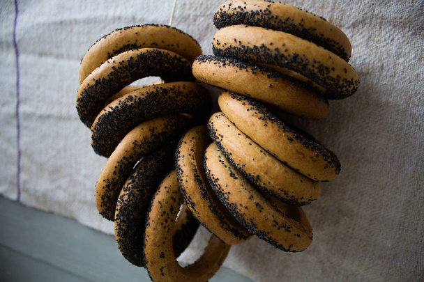 ramo de rosquillas con semillas de amapola
 - Foto, Imagen