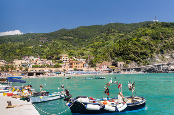 El pequeño puerto de Monterosso del Cinque Terre
 - Foto, imagen