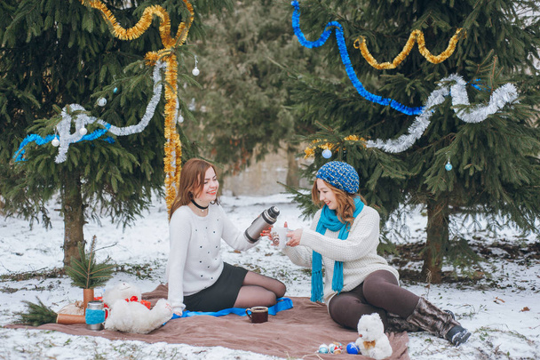 Girls with tea - Foto, Bild