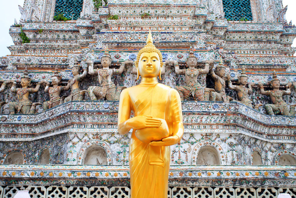 ワット ・ アルンラーチャワラーラーム タイの仏像. - 写真・画像