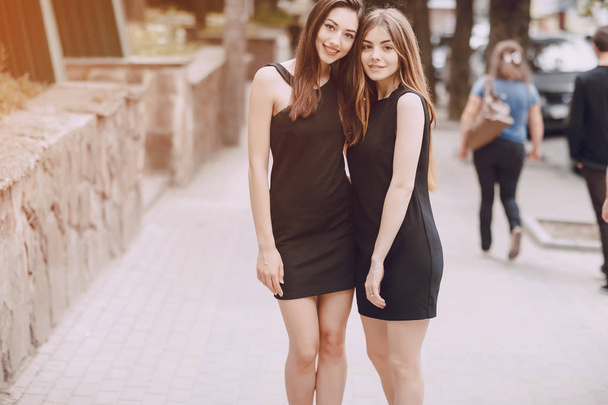 two beautiful girls - Foto, imagen