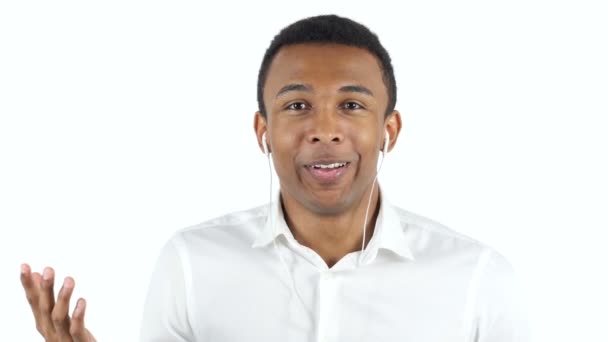 Μαύρο άνδρα σε απευθείας σύνδεση συνομιλία μέσω βίντεο - Πλάνα, βίντεο