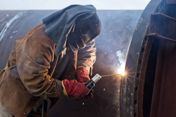 Repair work on welded flange large chemical apparatus - Foto, Bild