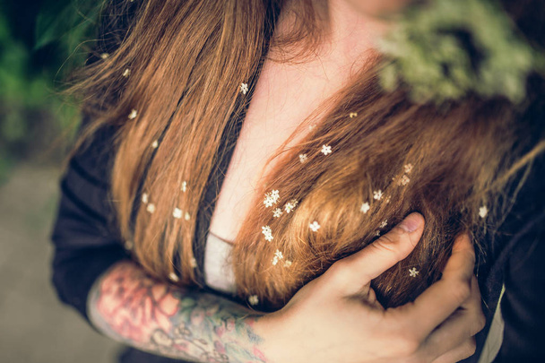 white flowers and beautiful woman  - 写真・画像