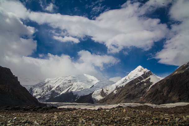Landscape with glacier and mountains - Zdjęcie, obraz
