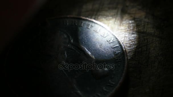 Detailní záběr z velmi starých mincí  - Záběry, video