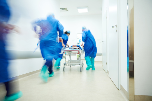 Notfall im Operationssaal - Foto, Bild