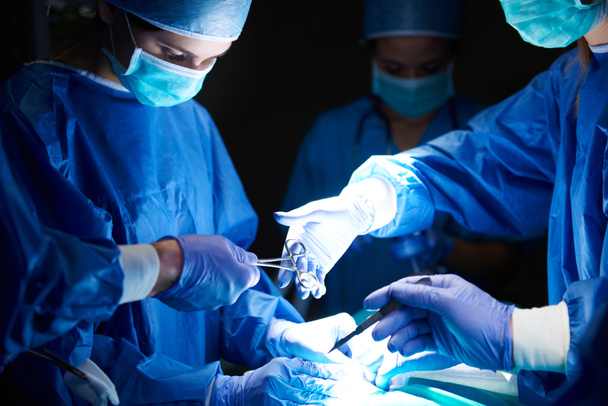 Chirurg bereit zur Operation - Foto, Bild