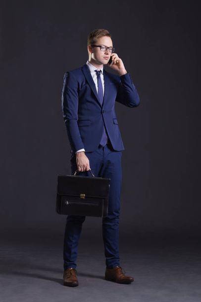Young and confident businessman - Foto, imagen