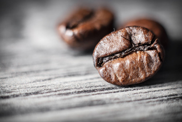 Concept de grains de café sur fond de table en bois
. - Photo, image