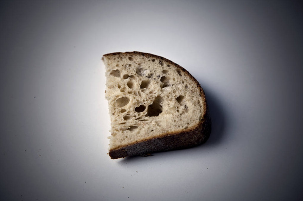 Kromkę chleba zakwas - Zdjęcie, obraz