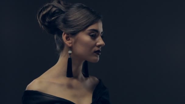 Gorgeous brunette woman turning head on camera slowly - Filmagem, Vídeo