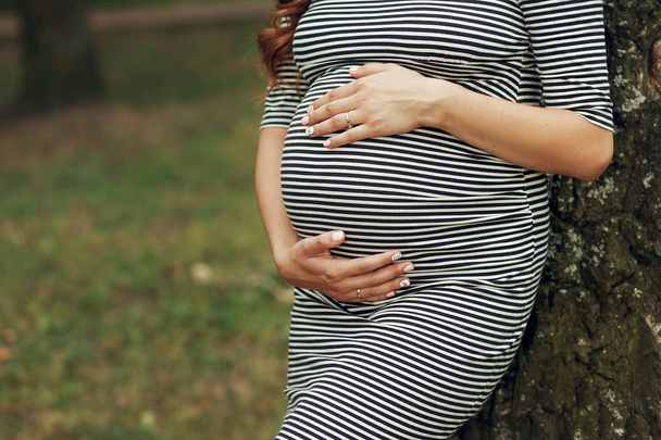 Mujer embarazada hermosa - Foto, Imagen