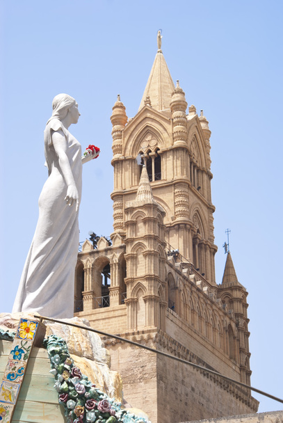Panier de Santa Rosalia dans la cathédrale de Palerme
 - Photo, image