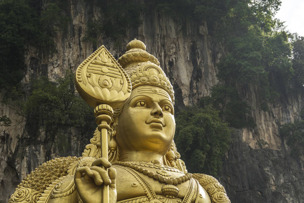 Standbeeld van Lord Murugan, buiten kant van Batu caves. Kuala Lumpur van Maleisië - Foto, afbeelding