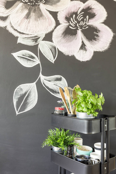 Chalky flowers on the wall - Фото, зображення