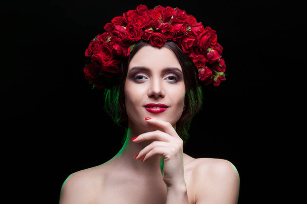 girl with roses on a black background - Foto, Bild