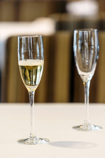 champagne in glasses on table - Zdjęcie, obraz