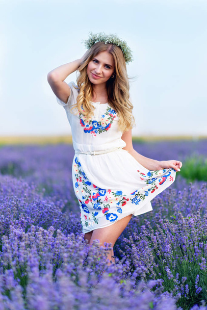 Girl in lavender Field - Foto, Imagem