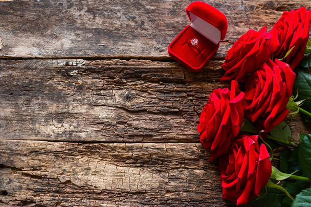 red rose and wedding ring on a wooden background - Fotografie, Obrázek