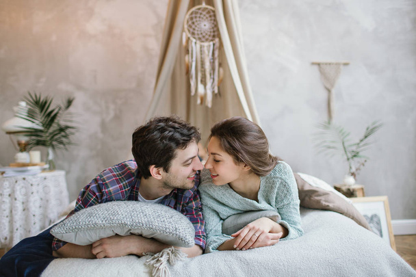 Young hipster couple having fun on handmade bed with dreamcatche - Foto, Bild