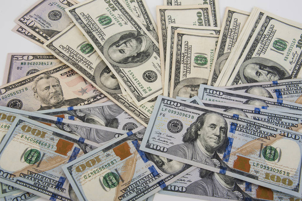 деньги, различные банкноты и валютные сбережения и концепция прибыли
 - Фото, изображение