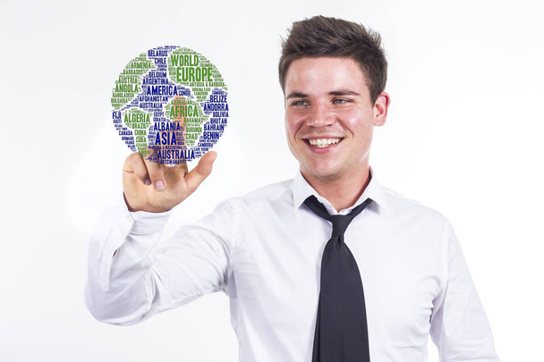 Globaali liikennekonsepti - nuori liikemies koskettaa sanapilveä
 - Valokuva, kuva