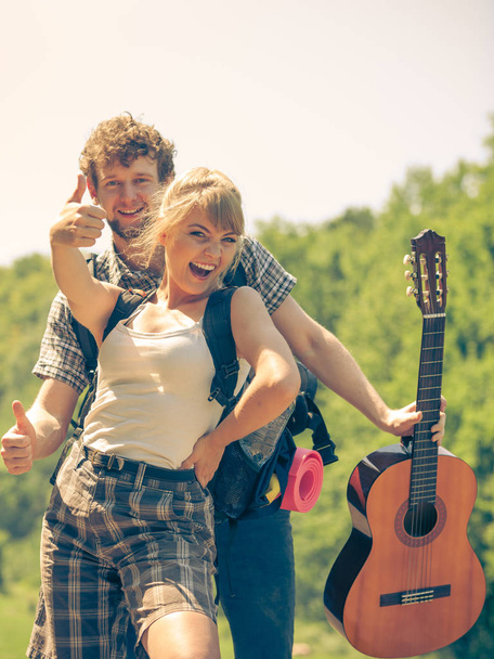 Happy tourist couple with guitar outdoor - Fotoğraf, Görsel