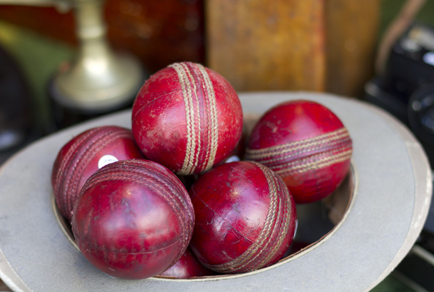 Vecchie palle da cricket
 - Foto, immagini