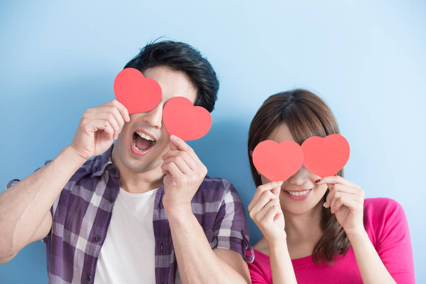 couple holding red love hearts  - Foto, immagini