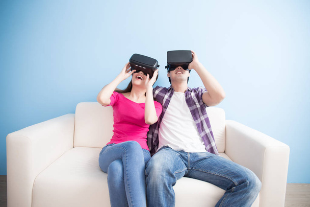 couple watching  vr game - 写真・画像