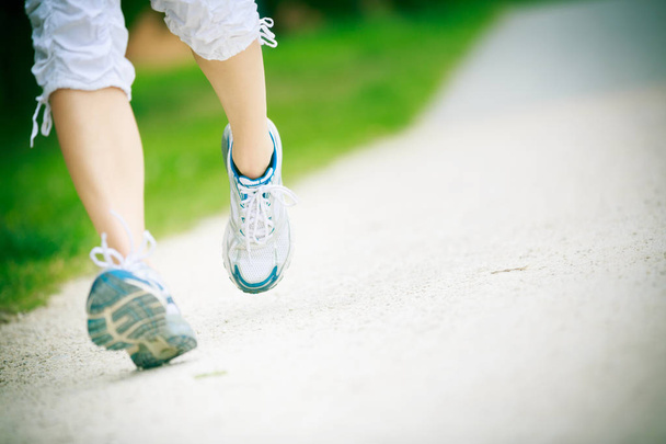 mladá žena, jogging - Fotografie, Obrázek