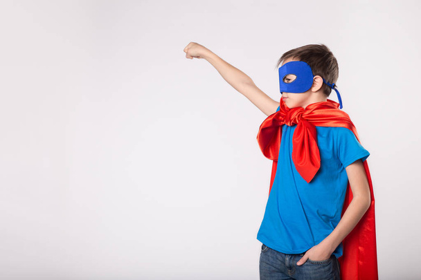 Little superman boy raised his hand up - Foto, afbeelding