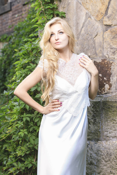 Young bride, beautiful blonde, at horse ranch - Foto, immagini