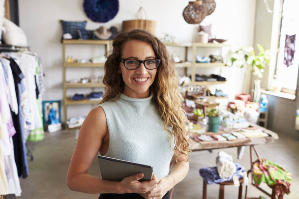 Female businesswoman holding tablet computer  - Zdjęcie, obraz