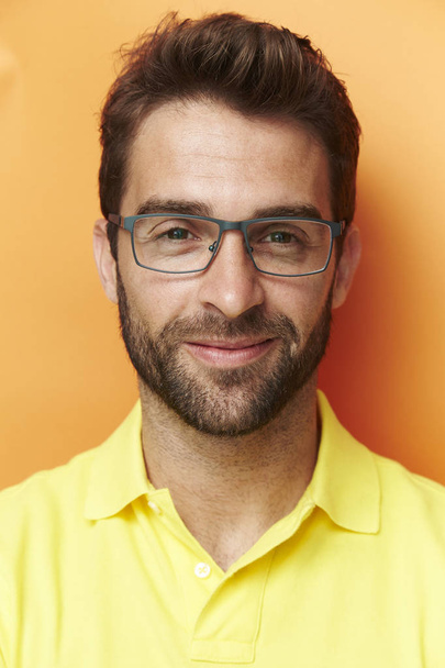 Smiling man in spectacles - Foto, imagen