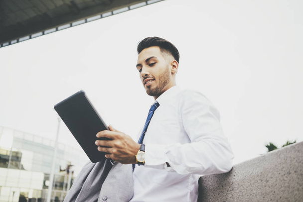 businessman using modern digital tablet  - Foto, imagen