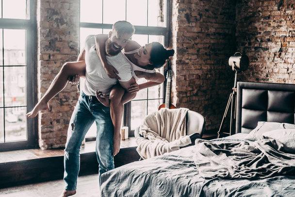 beautiful couple having fun in bedroom - Valokuva, kuva