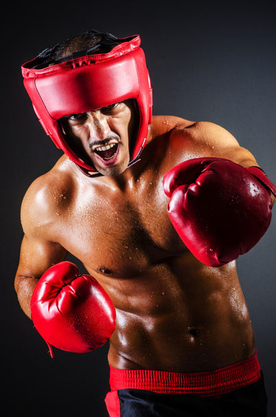 Boxer avec gants rouges dans la chambre noire
 - Photo, image