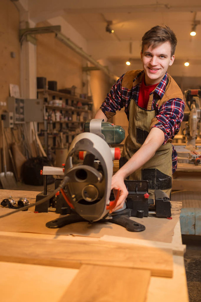 Carpenter is studying,works with the tools - Фото, зображення