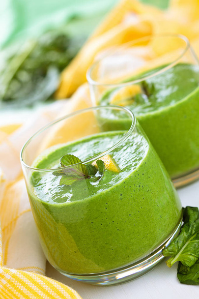 Spinach smoothie  with mint. - 写真・画像
