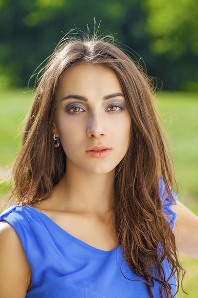 Young brunette woman outdoors portrait - Fotografie, Obrázek