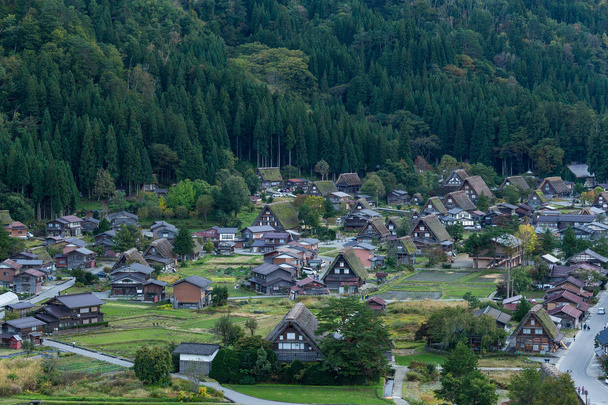 Shirakawagon kylä Japanissa
 - Valokuva, kuva
