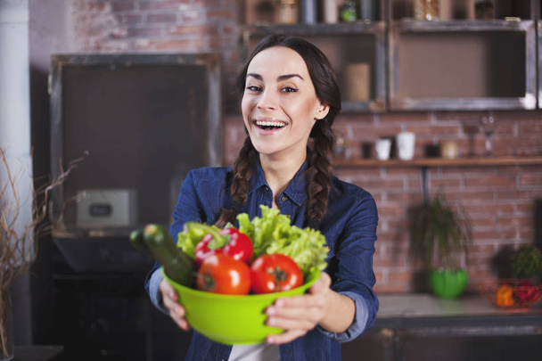 Young Woman in the kitchen. Healthy Food. Diet. Dieting Concept. Healthy Lifestyle. Cooking At Home. Prepare Food. Very Beautiful cheerful young brunette woman holding vegetables and smiling. - Φωτογραφία, εικόνα