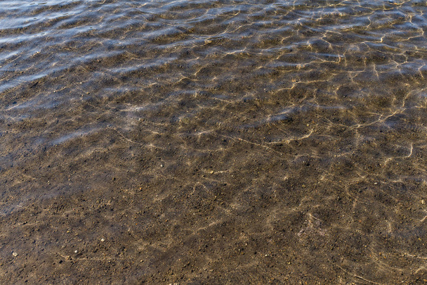 Fale jeziora w czystej wodzie - Zdjęcie, obraz