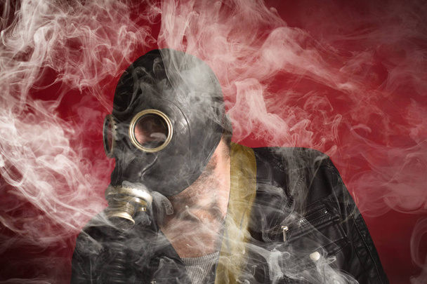 Man Gas Mask Smoke - Foto, imagen