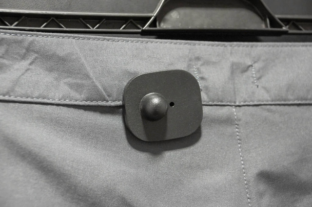 Жорсткий тега RFID для одягу - Фото, зображення